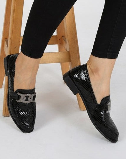 Linda Damen-Loafer aus schwarzem Leder mit anatomischer Sohle und stilvollem Schnallendetail für täglichen Komfort