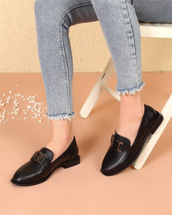 Linda Black Leather Women's Loafers with Anatomical Sole and Stylish Buckle Detail, Ensuring Everyday Comfort
