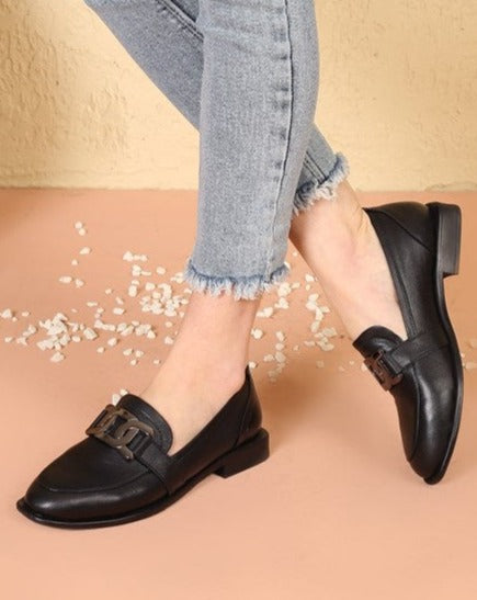 Linda Black Leather Women's Loafers with Anatomical Sole and Stylish Buckle Detail, Ensuring Everyday Comfort