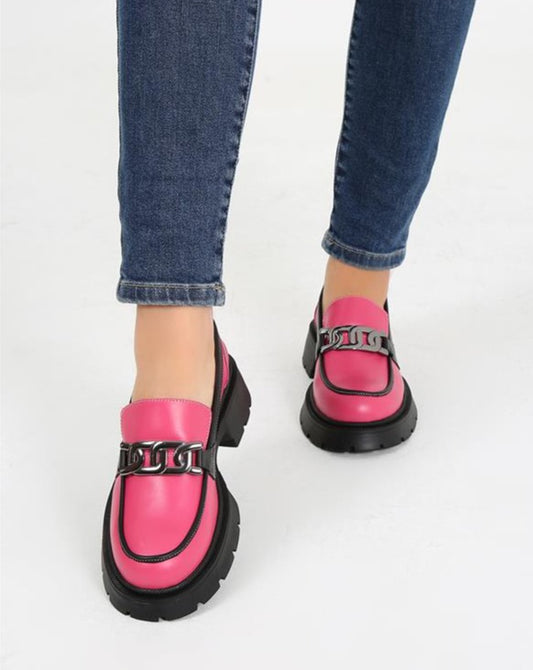 Isabella Fuschia Damen-Freizeit-Loafer-Schuhe aus Leder mit Kettendetail und Eva-Sohle, stilvoll und bequem