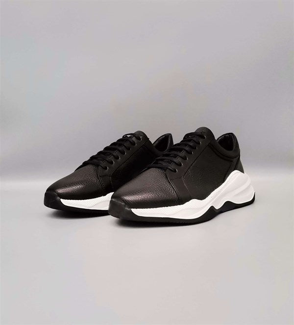 Tokyo Black 100% Leather Lace-up Men's Sneakers, Timeless Style & Durable Material