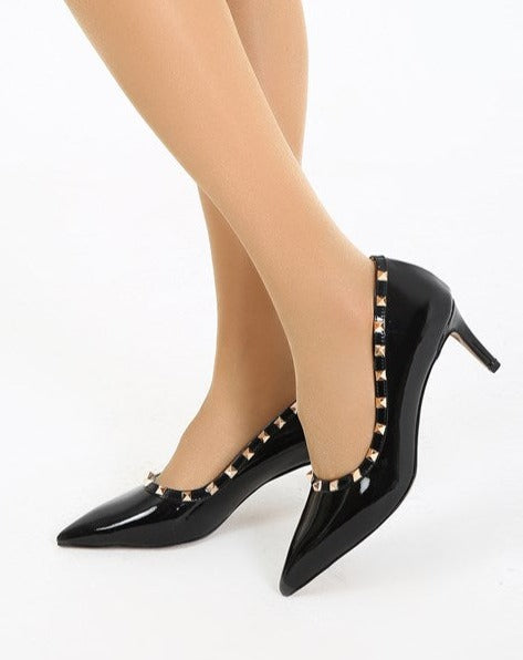 Cherina Damen-Stilettos aus schwarzem Lackleder mit elegantem Design und Nietenzubehör